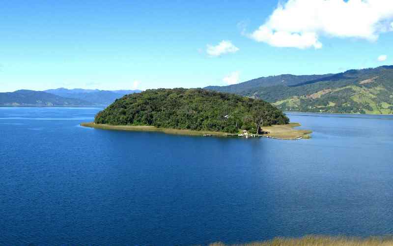 Laguna de La Cocha: tesoro natural y atractivo turístico en Nariño.