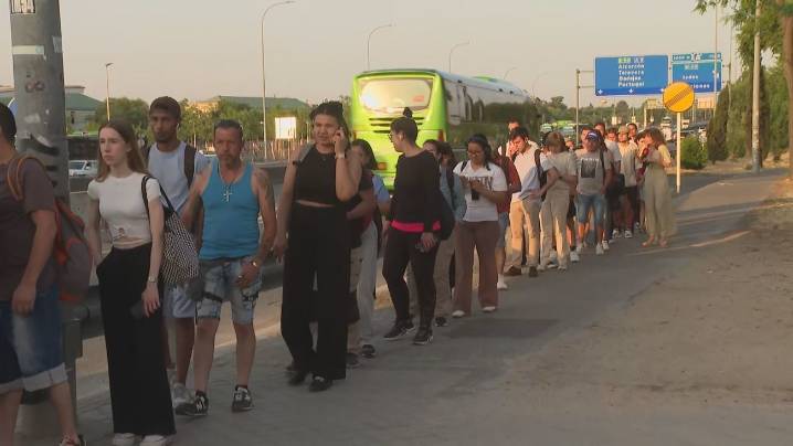 Cibeles anuncia más marquesinas y aseos en las paradas de autobús de Cuatro Vientos