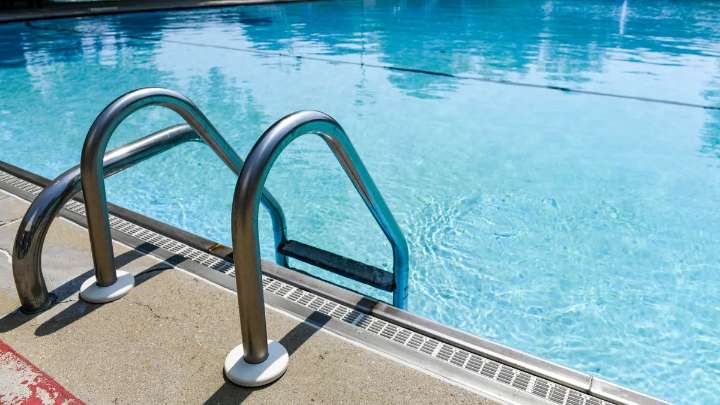 Muere un hombre tras golpearse la cabeza en una piscina de un pueblo de Toledo