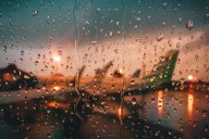 AICM suspende operaciones brevemente por lluvia