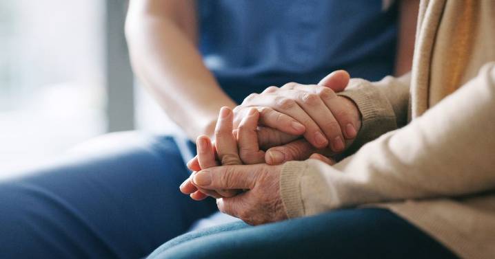 Hospice nurse says most people don't do one thing you would expect on deathbed