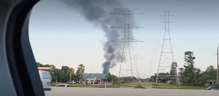 Emergency crews at scene of apartment fire in NW Houston