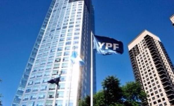 La Justicia de EE.UU. suspendió la entrega de las acciones de YPF