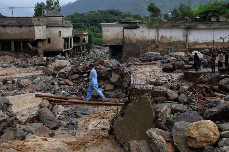 Pakistan resumes rescue operations in flood-hit areas; death toll over 300