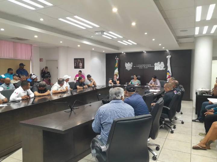 Llegan a un acuerdo prestadores y Ayuntamiento para regular servicios turísticos en el malecón de La Paz