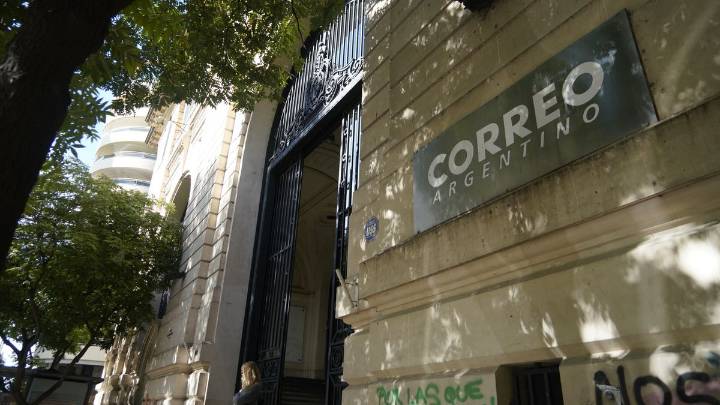 Por qué el Correo se llena de gente que va a presentar su renuncia