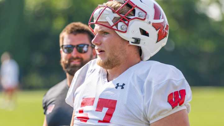 Wisconsin center Jake Renfro suffers injury scare but…