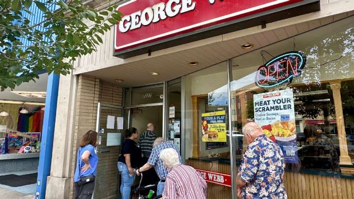 Brewers fans line up for free burgers after 14