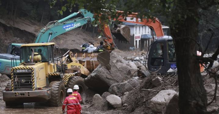 Flooding in China: 10 dead, dozens missing