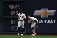 Giants' Jung Hoo Lee corrals ball with knees for wild catch