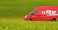 Australia suspends parcel shipments to U.S.