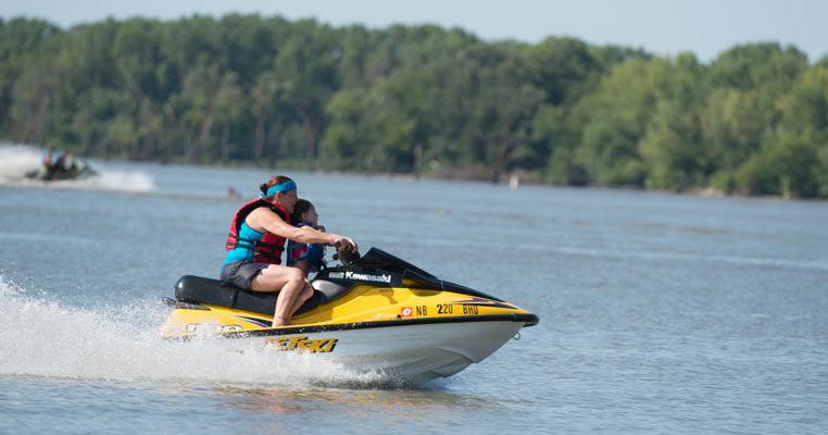 Nebraska officials issue health alert for Bluestem Lake