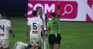 Kevin Quevedo cometió un terrible falta a José Carabalí y fue expulsado del clásico