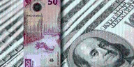Peso descalabra al dólar al cierre semanal internacional