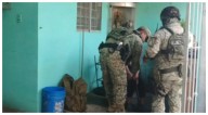 Mujer secuestrada escapa esposada y pide auxilio en calles de Culiacán