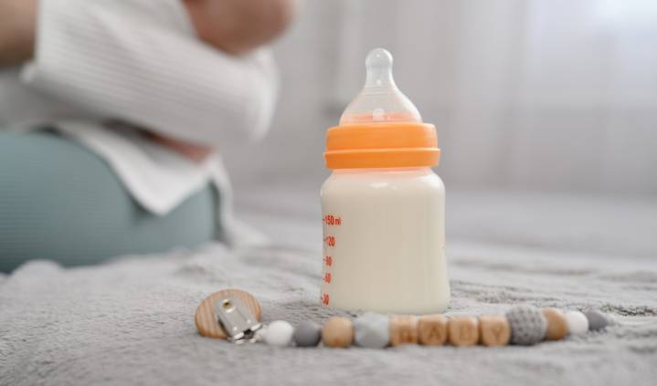 Llaman atención a padres sobre bacterias mortales en fórmulas infantiles