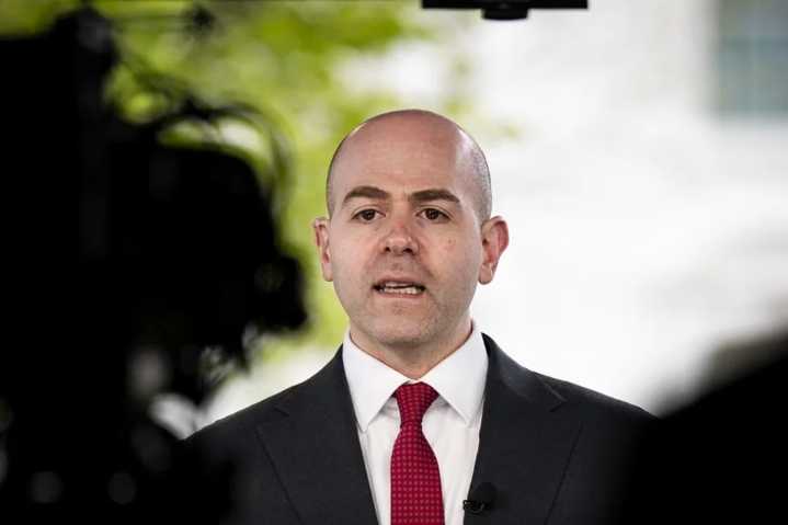 Trump elige a Stephen Miran para ocupar el puesto vacante en la Junta de la Fed