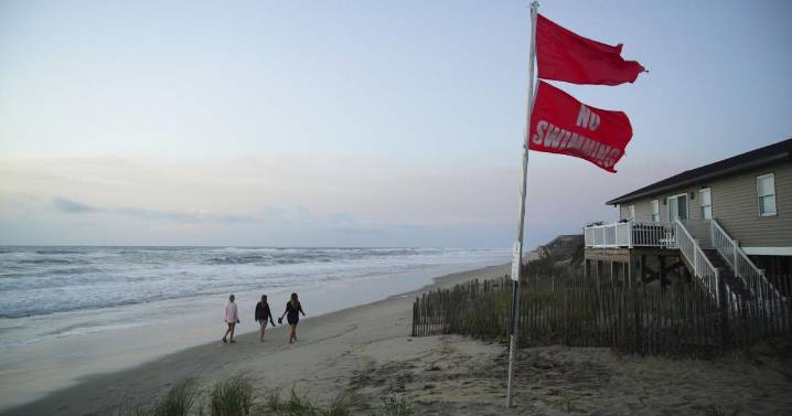 Hurricane Erin churns up dangerous waves along Jersey Shore