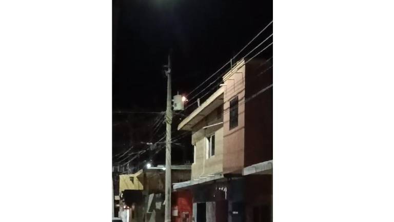 Regresa servicio eléctrico en Escuinapa, pero vuelve a encenderse transformador