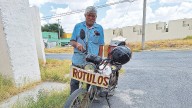 Rotulista de Nuevo Laredo recorre la ciudad desde hace 3 décadas buscando 'pintar' negocios