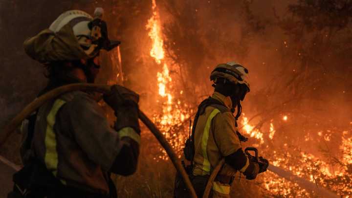 Dos incendios en Pontevedra obligan a activar el nivel 2 de Emergencia por su proximidad a las viviendas