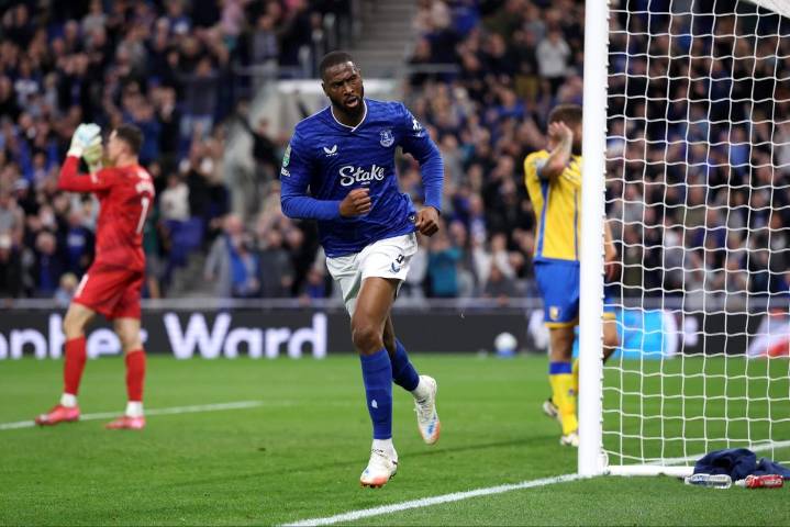 Everton 2 Mansfield 0: Grealish's good start continues, Moyes speaks on youngsters' futures