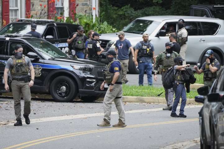 Trump's crackdown in D.C. leaves residents on edge as federal agents set up checkpoints