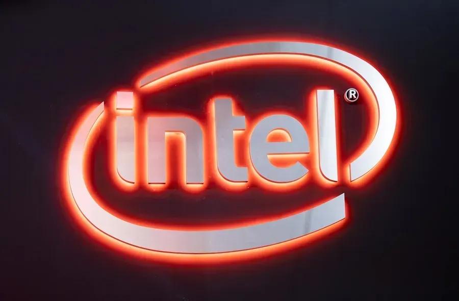 Intel cae 5% en bolsa: El CEO Lip-Bu Tan en el centro de la polémica con China