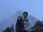 Un joven le pidió matrimonio a su novia justo cuando un volcán entraba en erupción