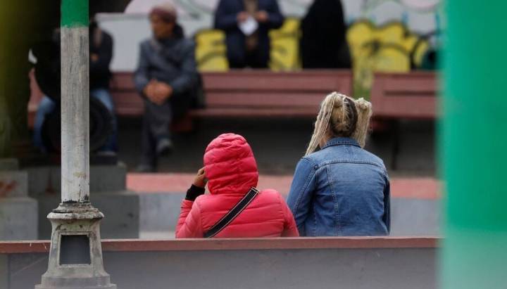 Trimestre mayo-julio: desempleo en Chile tiene leve baja pero mujeres son duramente afectadas
