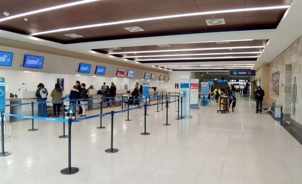 Controladores aéreos anuncian paros escalonados desde el 22 de agosto