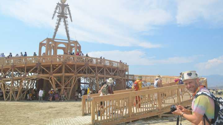 See people and art during Burning Man