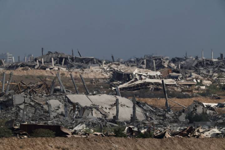Israel strikes a Gaza hospital twice, killing at least 20, including journalists and rescuers