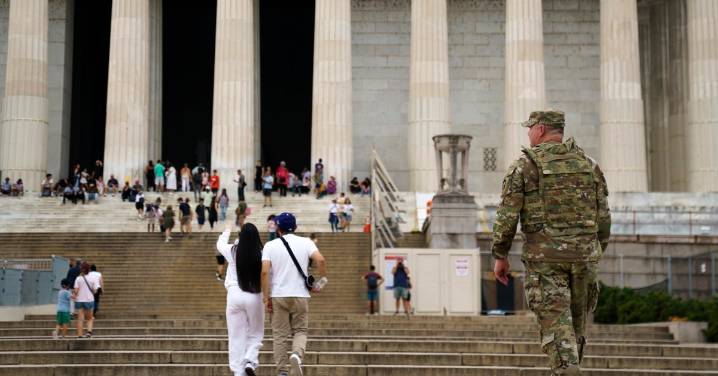 Dice Trump que saldrá hoy a patrullar las calles de Washington con la Policía y el Ejército
