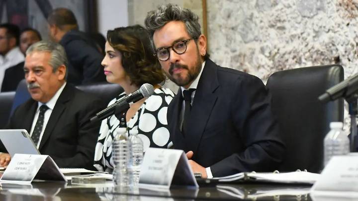 Genaro Lozano comparece ante senadores y diputados como propuesta de Sheinbaum para embajada en Italia