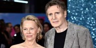 La verdad detrás del dudoso romance entre Pamela Anderson y Liam Neeson