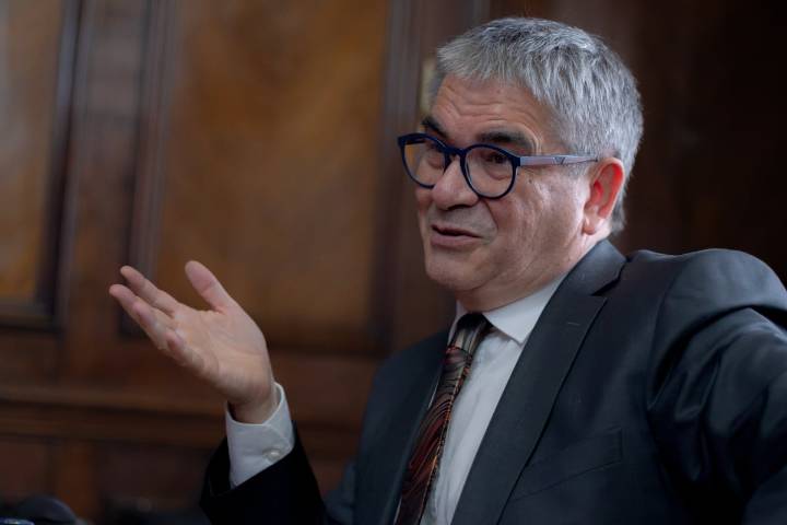 Renuncia sorpresivamente Mario Marcel, el ministro de Hacienda Boric, a menos de siete meses del fin del Gobierno