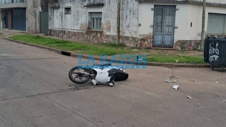 Dos jóvenes trasladadas al hospital tras un choque entre un auto y una moto