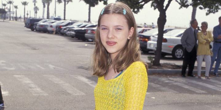 Scarlett Johansson (40), sobre su infancia como actriz en los años 90: "Creo que hay mucho conflicto entre lo que los niños quieren hacer y lo que sus padres imaginan para ellos"