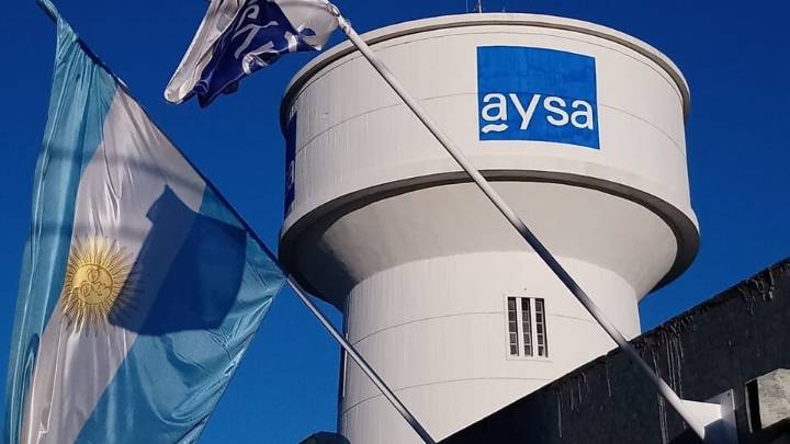 El Gobierno inició el proceso de privatización de AySA: el plazo para concretar la venta del paquete accionario