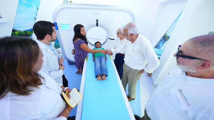 Refuerza Tondoroque atención médica con nuevo tomógrafo