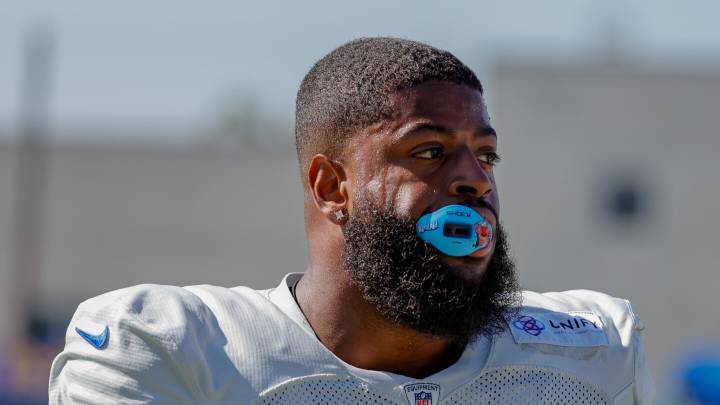 Jared Verse exits practice early after bumping knees