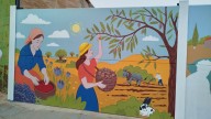 El pequeño pueblo de Albacete que es un museo al aire libre: calles llenas de murales que cautivan a los turistas
