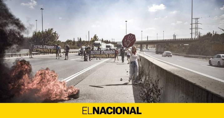 Carreteras bloqueadas y protestas en casas de los ministros: manifestantes israelíes exigen un alto el fuego