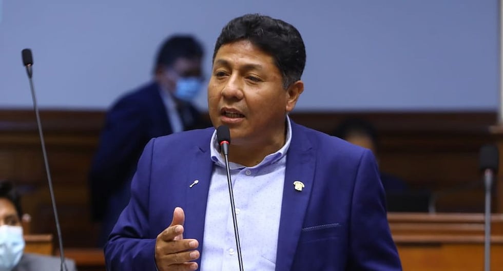 Acción Popular: Cuatro congresistas piden al vocero sesionar para evaluar expulsión de Raúl Doroteo y la presidencia de comisiones
