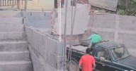 VIDEO:  ¡Impactante! Trabajador en Montemorelos se salva de ser aplastado por casi una tonelada de block