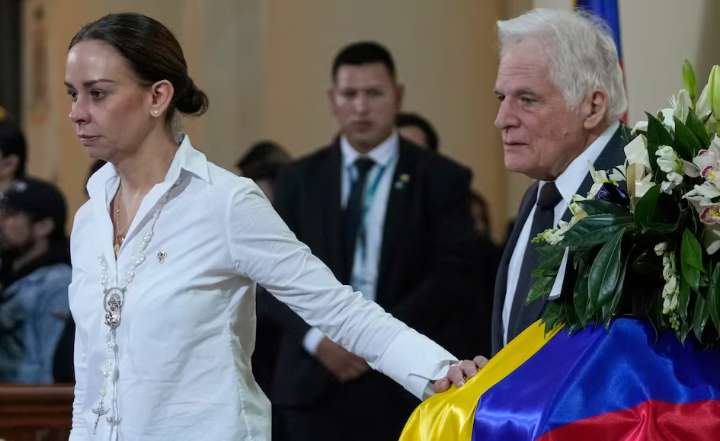 «Hoy siento que mi alma se desgarra en mil pedazos»: María Claudia Tarazona le da el último adiós a su esposo Miguel Uribe