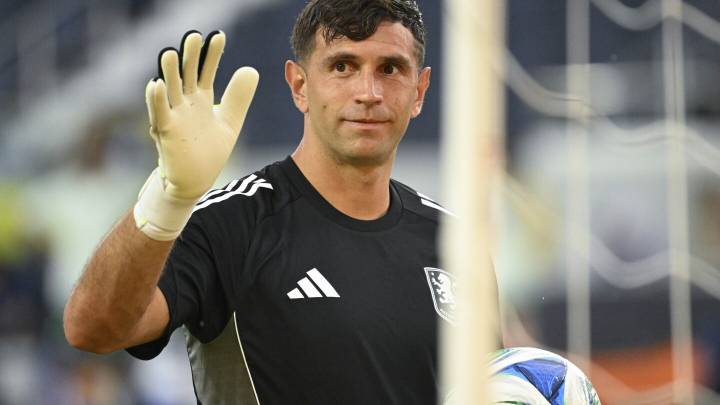 Transfer news, rumors: Emiliano Martinez to Manchester United, Conrad Harder to Chelsea