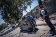Se vuelca vehículo tras accidente en la Vía Rápida Oriente