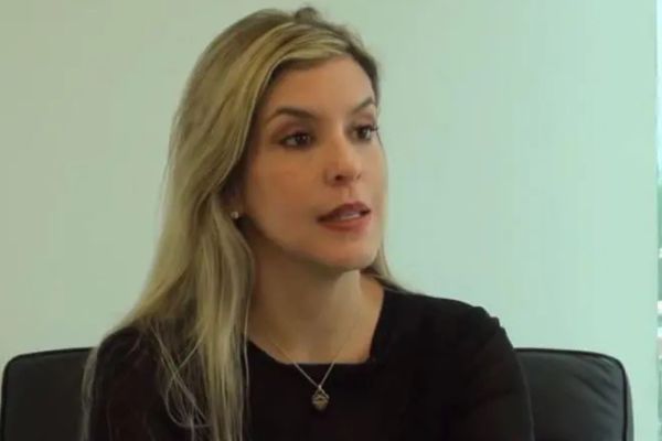 Ángela Benedetti lanza fuerte mensaje contra el presidente Petro tras funeral de Miguel Uribe Turbay
